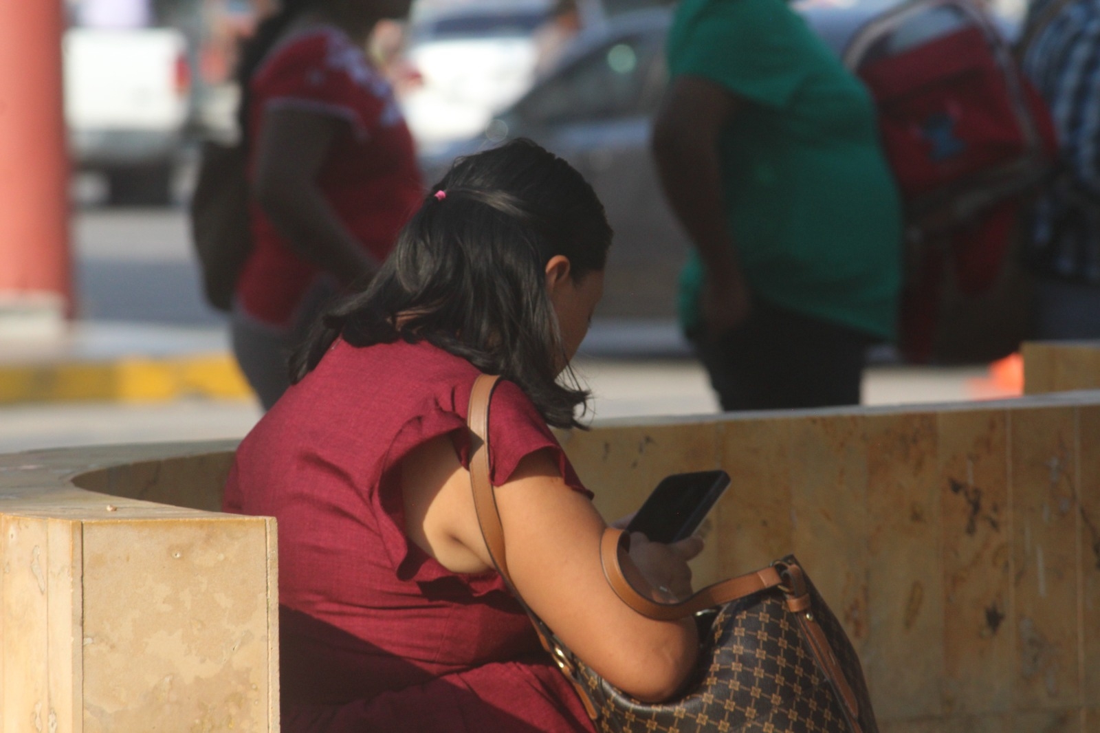 Usuaria de redes sociales recibe notificación que desde Colombia solicitan dinero a su nombre