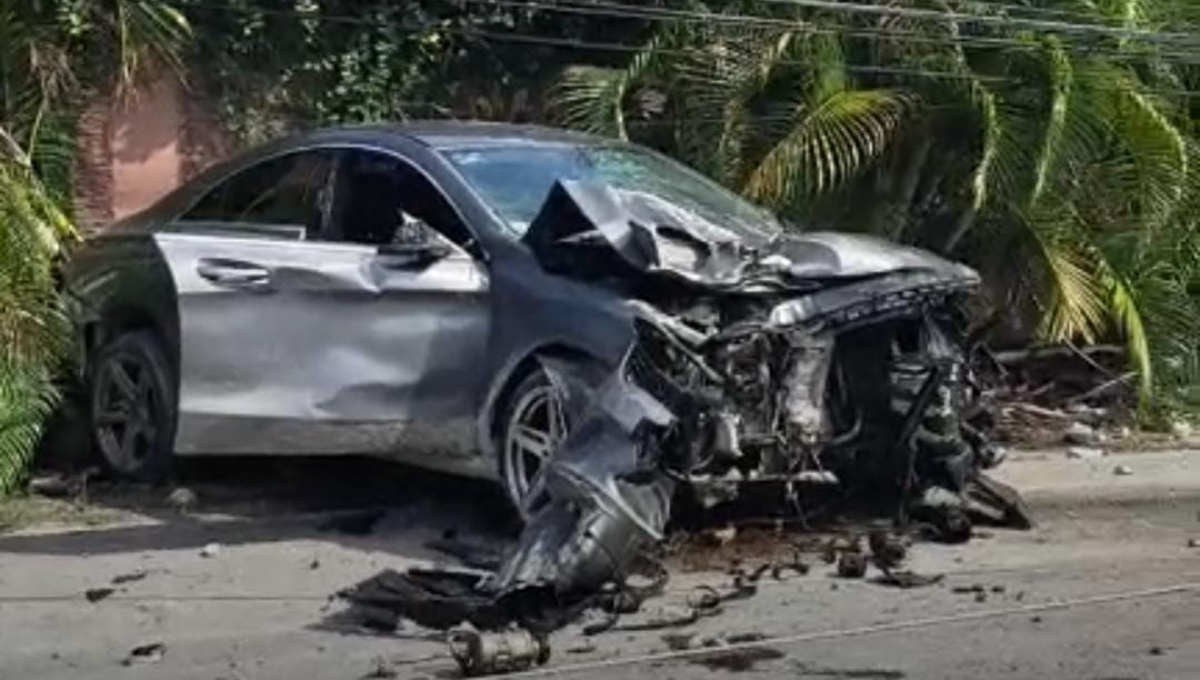 Conductor queda prensado al chocar en la avenida Huayacán de Cancún