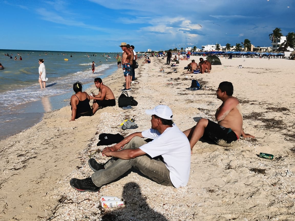 Progreso se llena de quejas de turistas; palaperos, entre los implicados