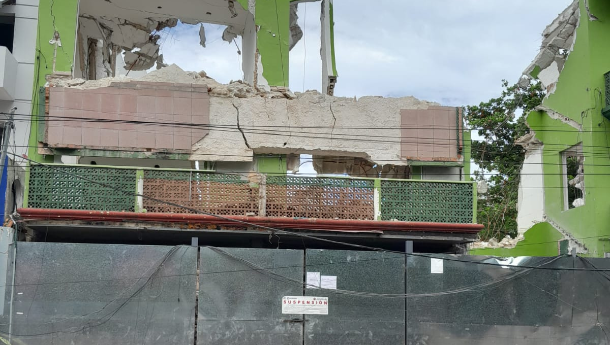 Tras derrumbe, suspenden demolición en Playa del Carmen por falta de permisos