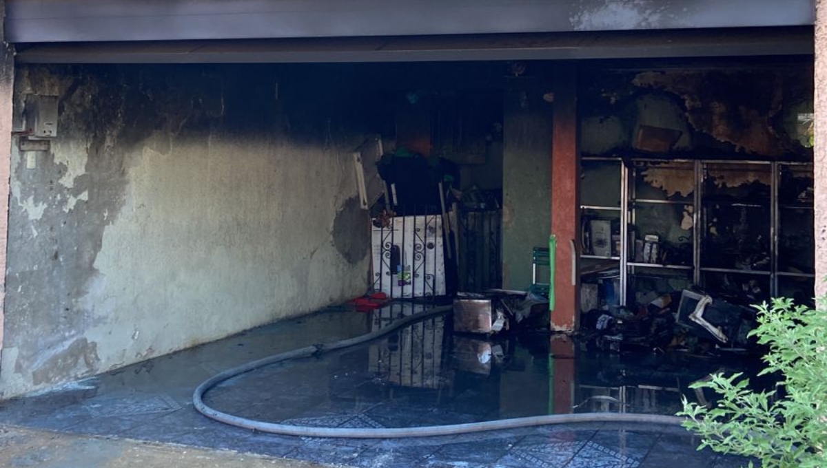 Casa queda en pérdida total tras incendiarse en Campeche: EN VIVO
