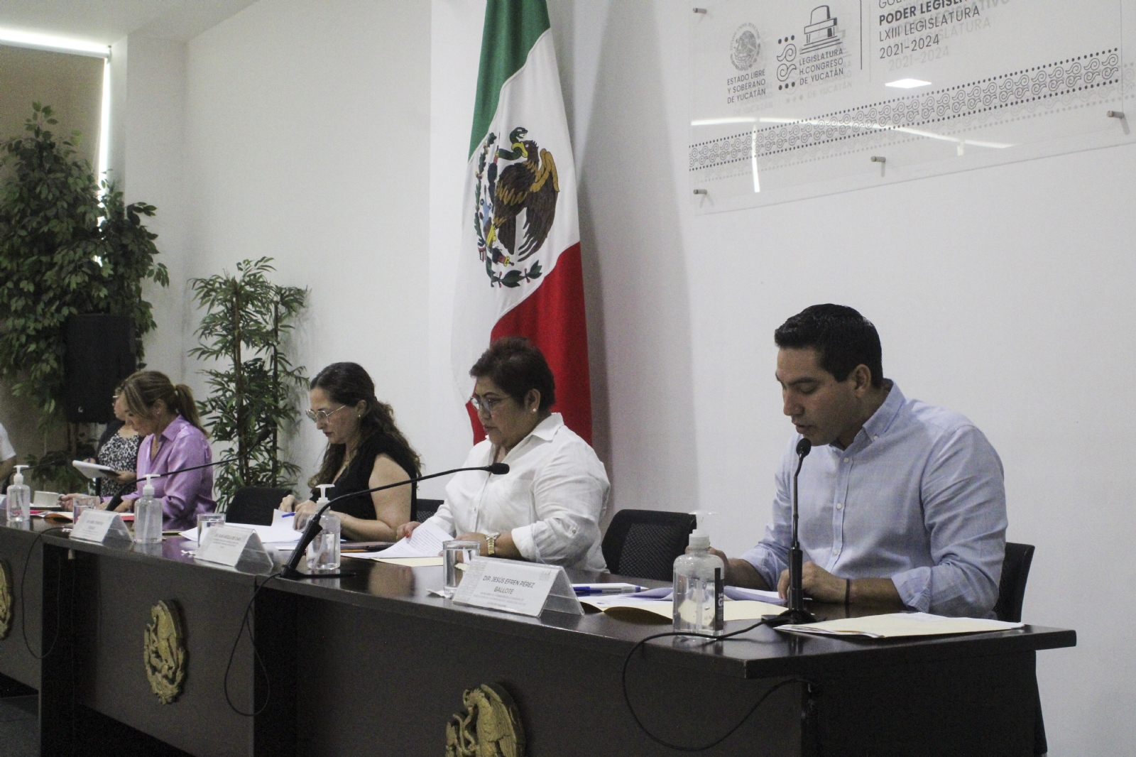Congreso aprueba proyecto de dictamen para reconocer los símbolos patrios de Yucatán