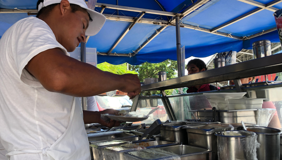 Taqueros de Cancún luchan contra la inflación; Fiestas Patrias encarecen la carne y otros insumos