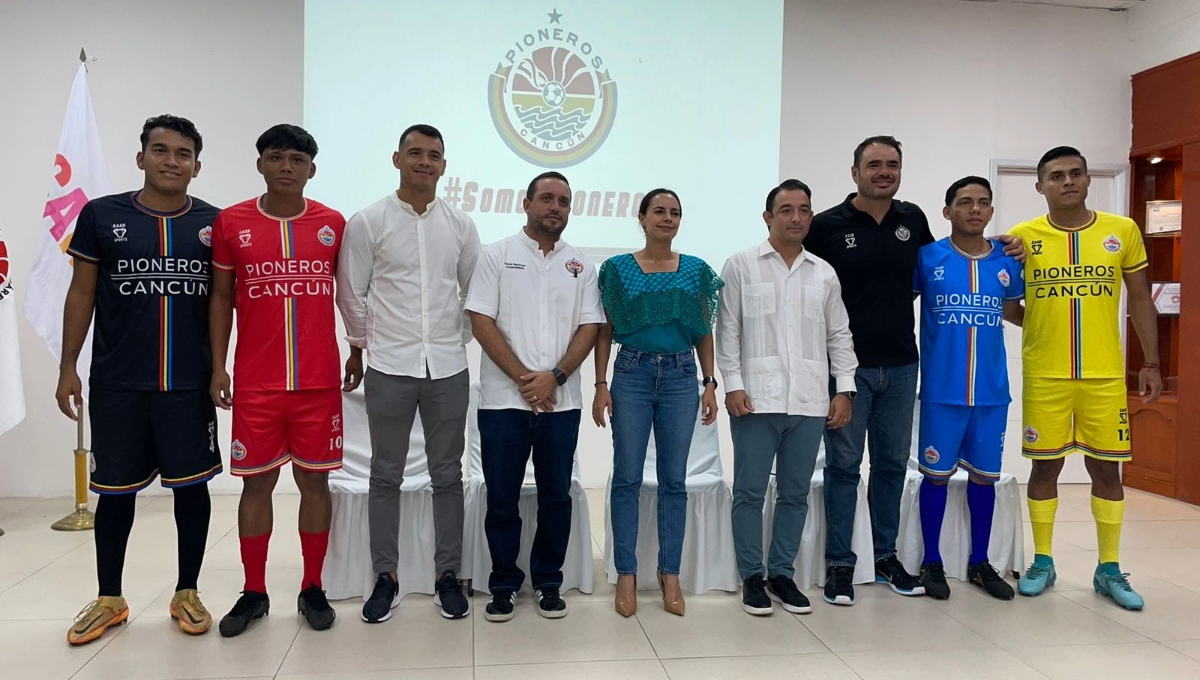 Pioneros Juniors de Cancún presentan nuevos uniformes para la Liga TDP 2023-2024