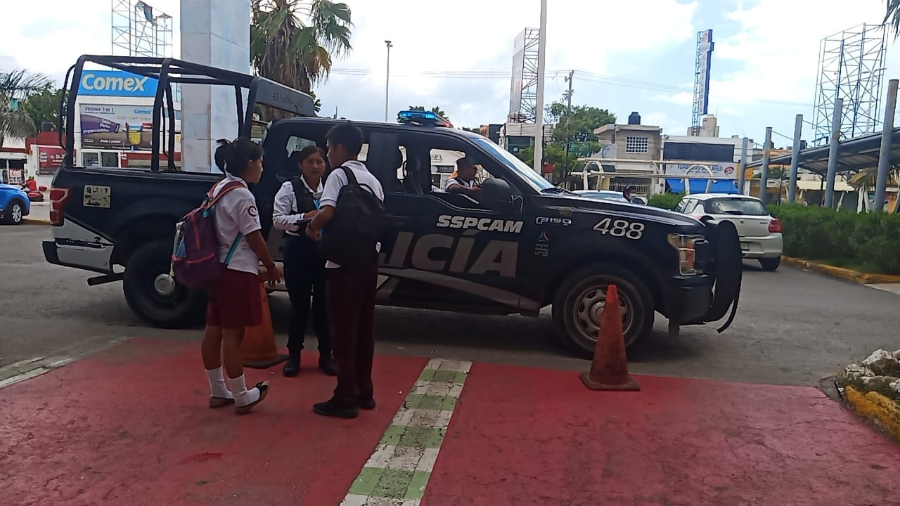 Hombre asalta con un cuchillo a estudiantes del CBTIS en Campeche