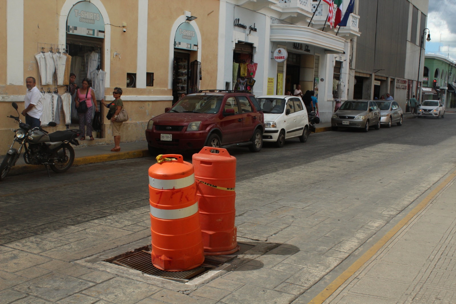 Ayuntamiento de Renán Barrera 'pone trampas' a los meridanos; alcantarillas, un riesgo para peatones