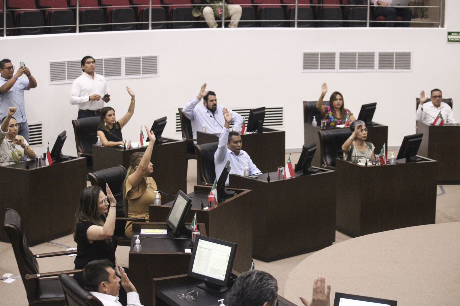 Congreso avala el uso legal de la Bandera, Himno y Escudo de Yucatán sin fines electorales