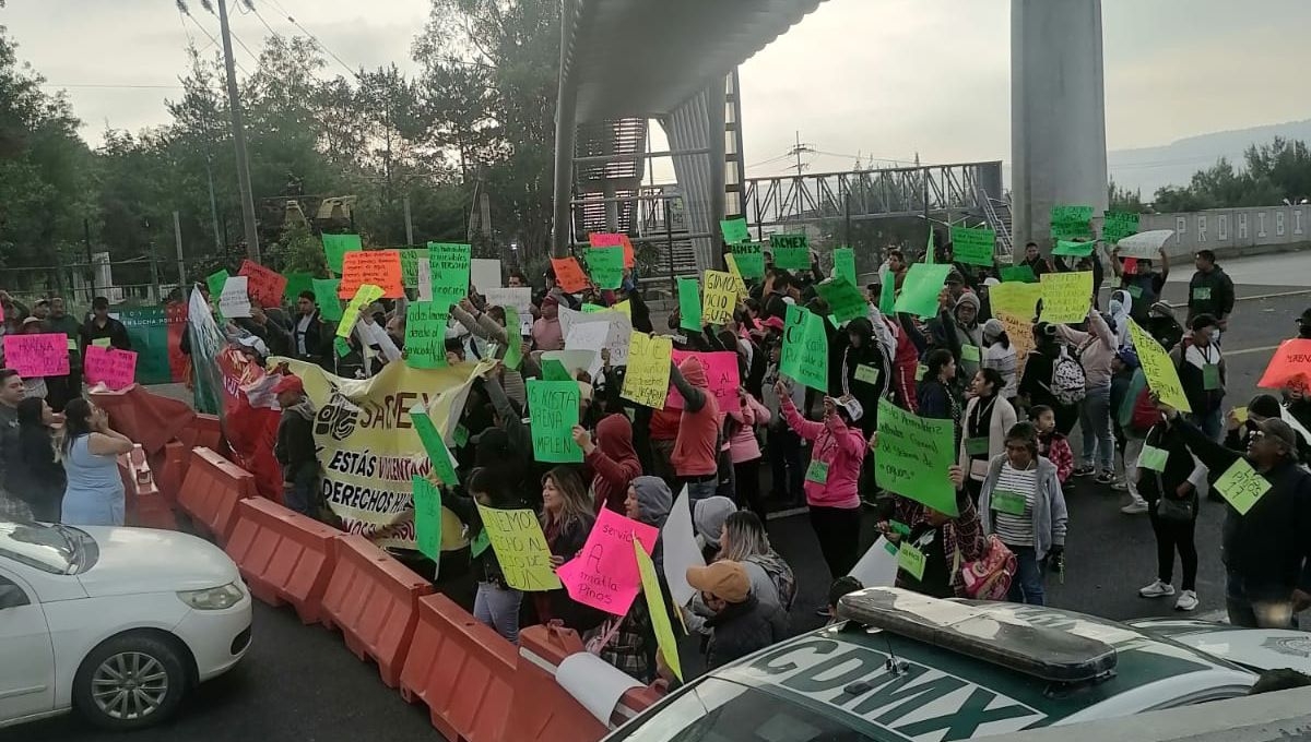 Pobladores bloquean la autopista México-Cuernavaca y frustran a paseantes
