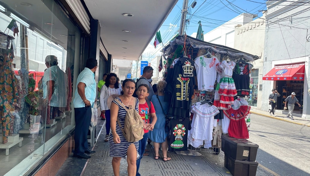 Ciudadanos abarrotan el Centro de Mérida previo al Grito de Independencia: EN VIVO