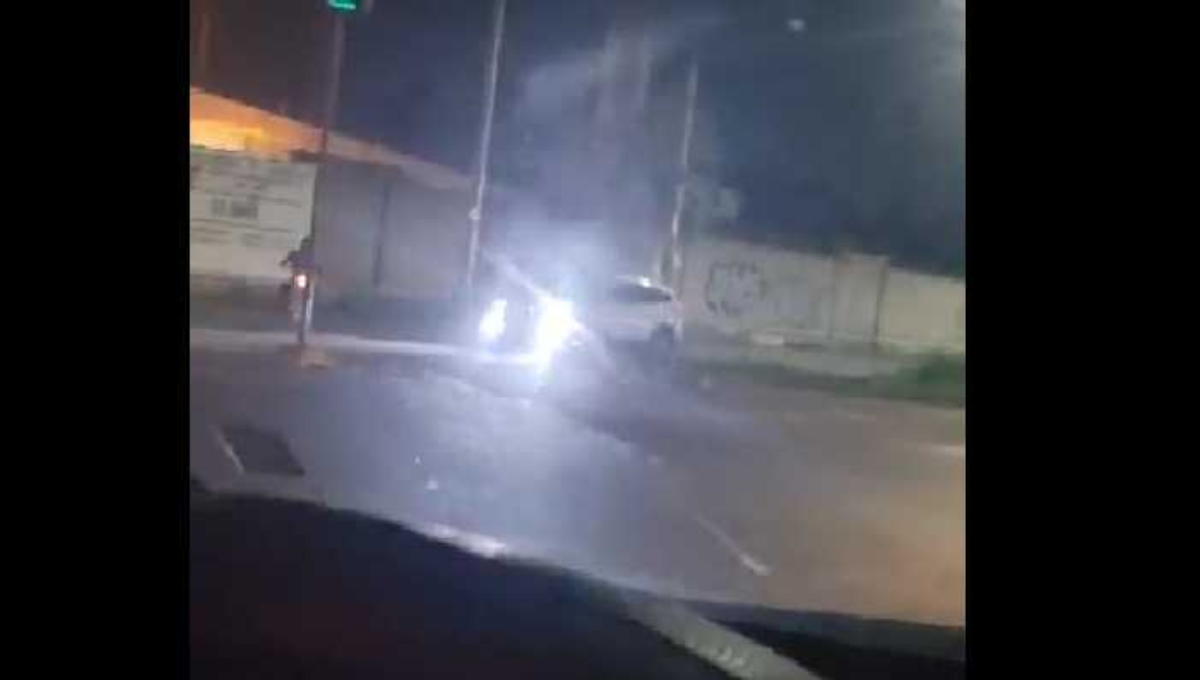 En Cancún, captan asaltos de motociclistas armados en Alfredo V. Bonfil: VIDEO