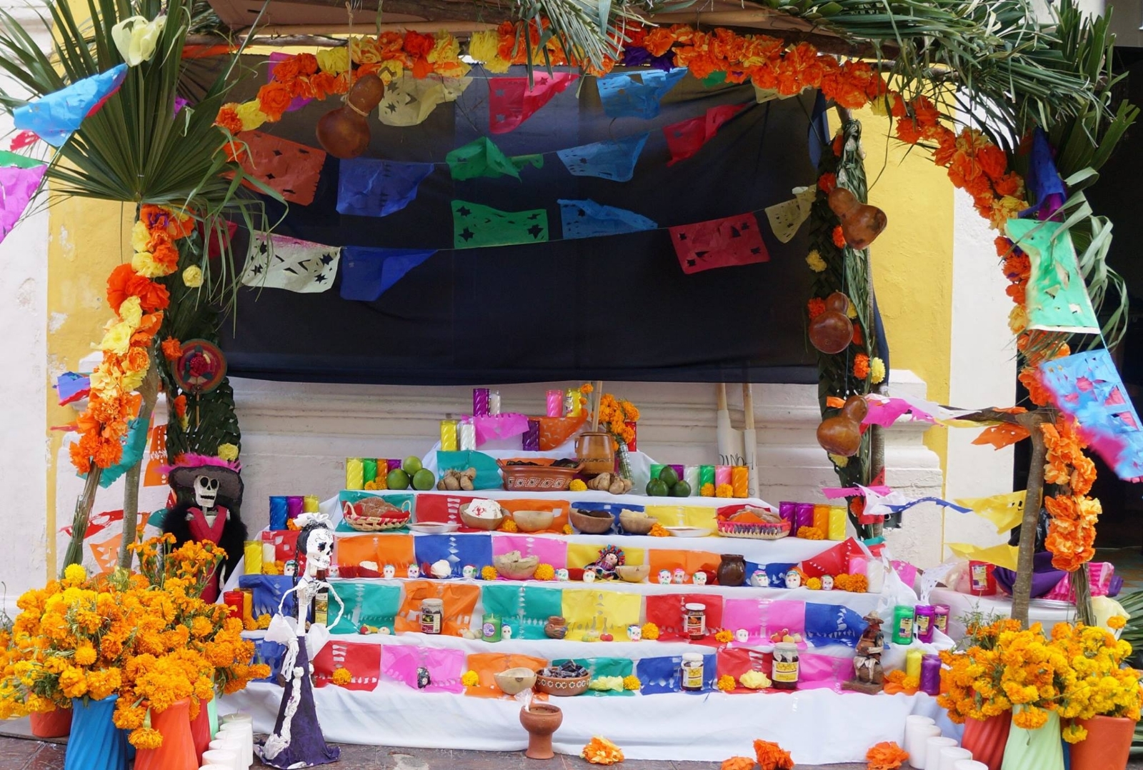 Inician preparativos para el concurso de altares de 'Hanal Pixán' en Campeche