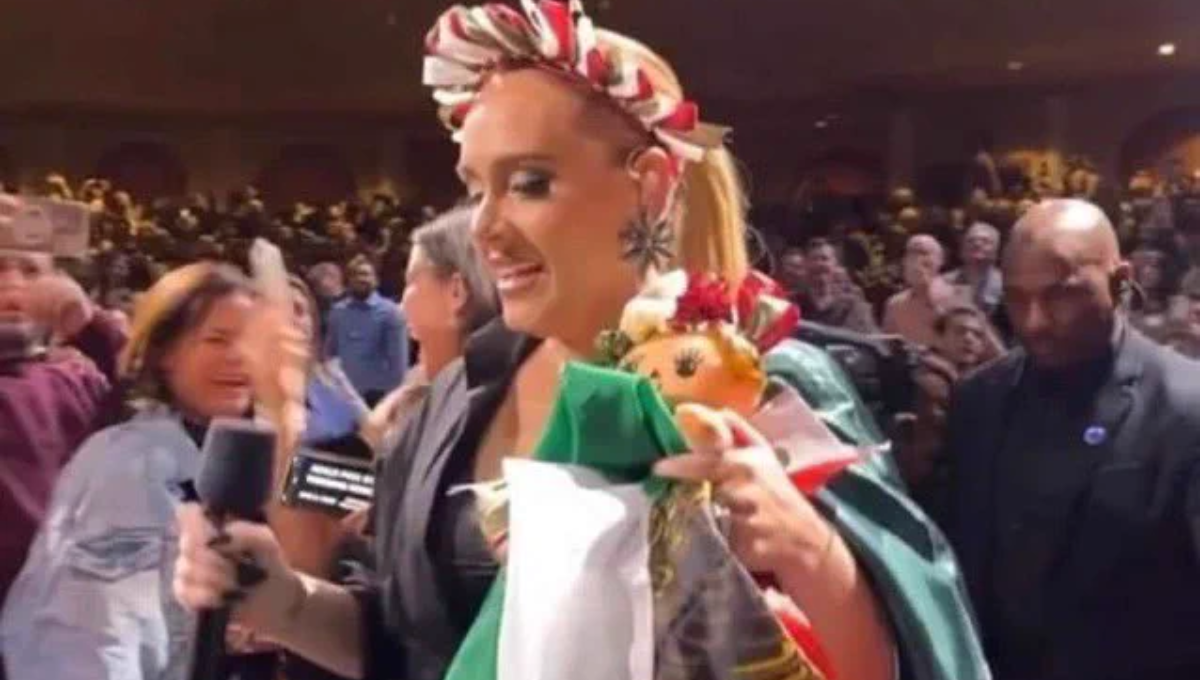 Mientras Yahritza y Su Esencia desprecia a México, Adele celebra el 15 de septiembre vestida como muñeca artesanal