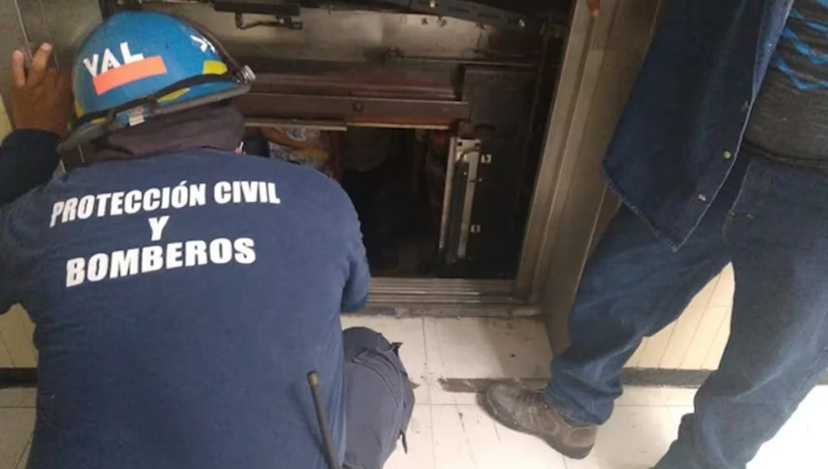 Abuelitos quedan atrapados en un elevador del ISSSTE en Veracruz