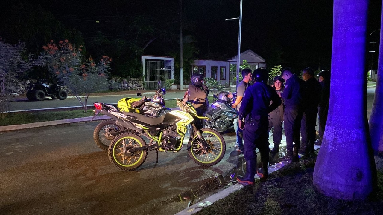 Detienen a nueve jóvenes en Tizimín con drogas y una motocicleta robada