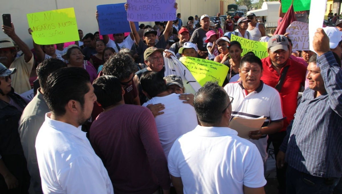 Vecinos de Cancún protestan contra el Ayuntamiento; exigen pavimentación y drenajes