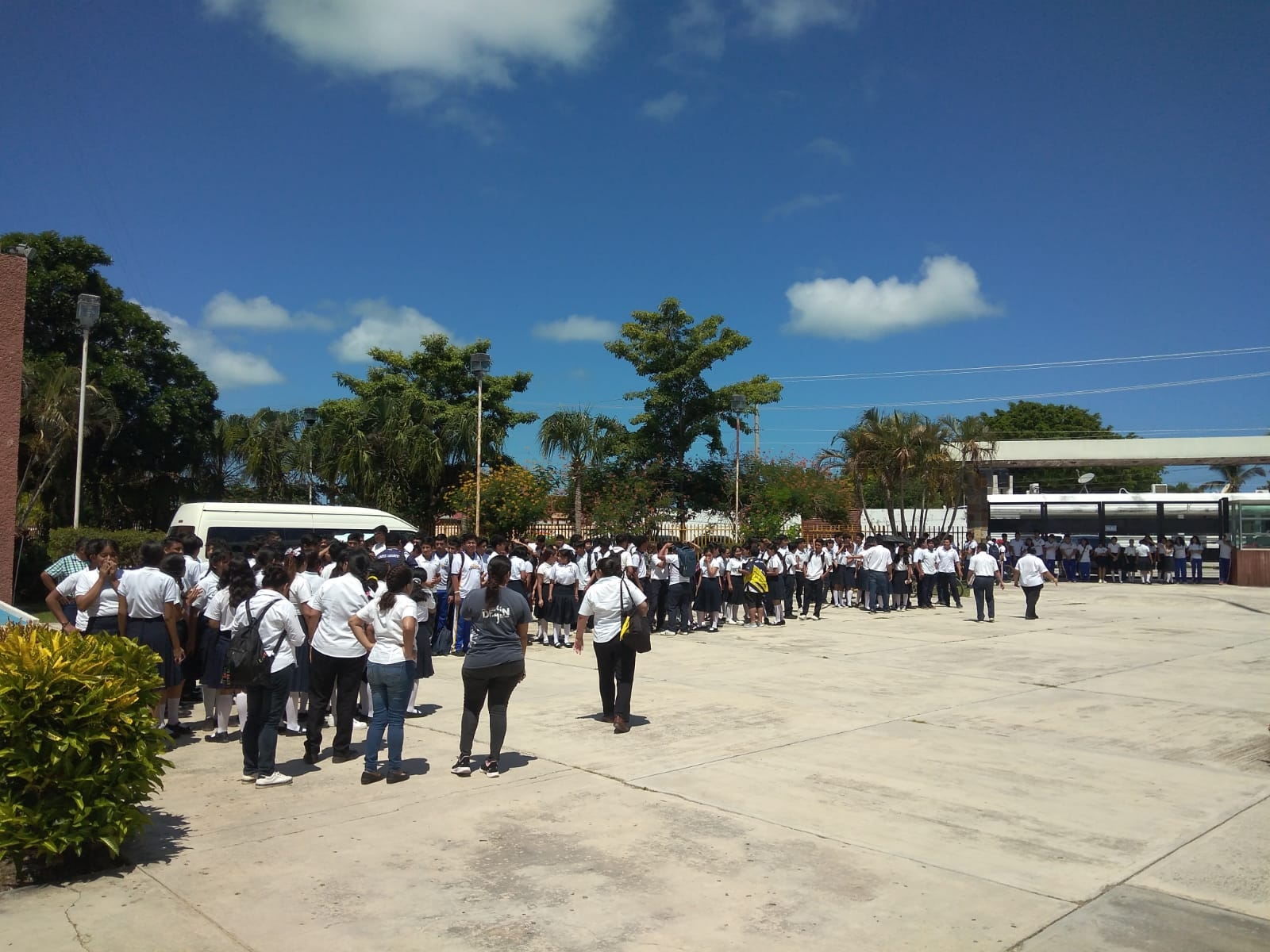 En Sabancuy, alumnos participan en el Simulacro Nacional 2023 por caso de sismo