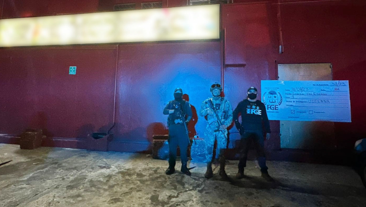 Rescatan a 17 víctimas de trata en Cancún durante un cateo en el club nocturno 'La Oficina'
