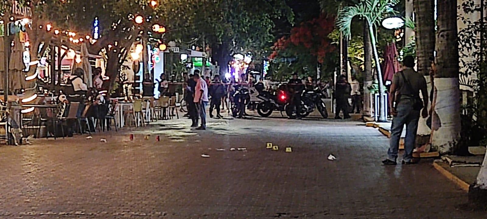 Disparan contra un hombre en la Quinta Avenida en Playa del Carmen