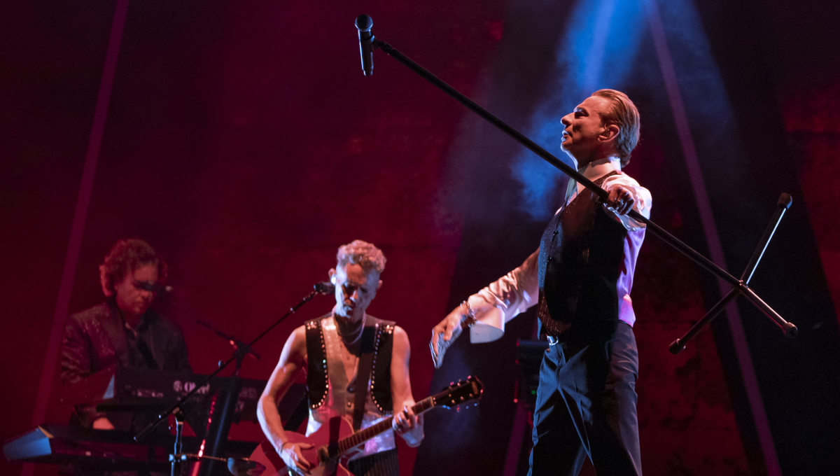 Depeche Mode en CDMX: Con emotivo homenaje y una bandera de México, así se vivió el primer concierto