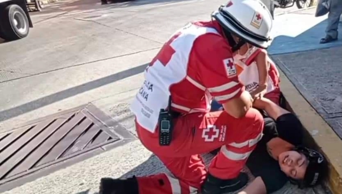 Hospitalizan a mujer tras derrapar en su motocicleta en Ciudad del Carmen