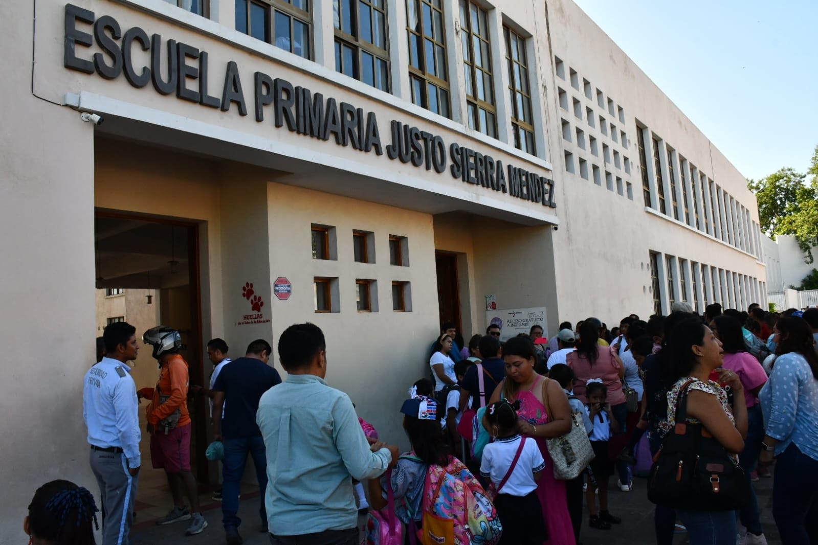 Campeche: Padres amenazan con bloquear una escuela por irregularidades de la Directora