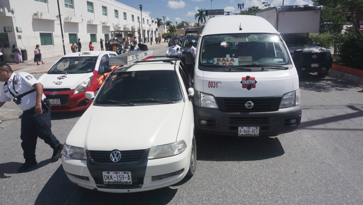 Accidentes generan tráfico en Campeche; combis, las involucradas