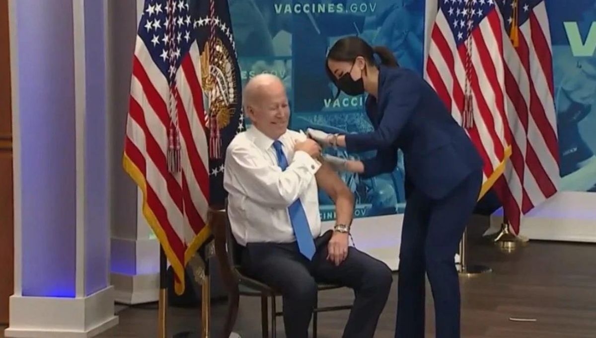 Joe Biden recibió vacuna actualizada contra COVID-19