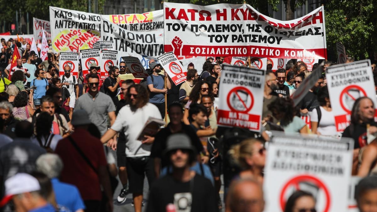 Protestan en Grecia tras aprobación de jornada laboral de 13 horas 6 días a la semana