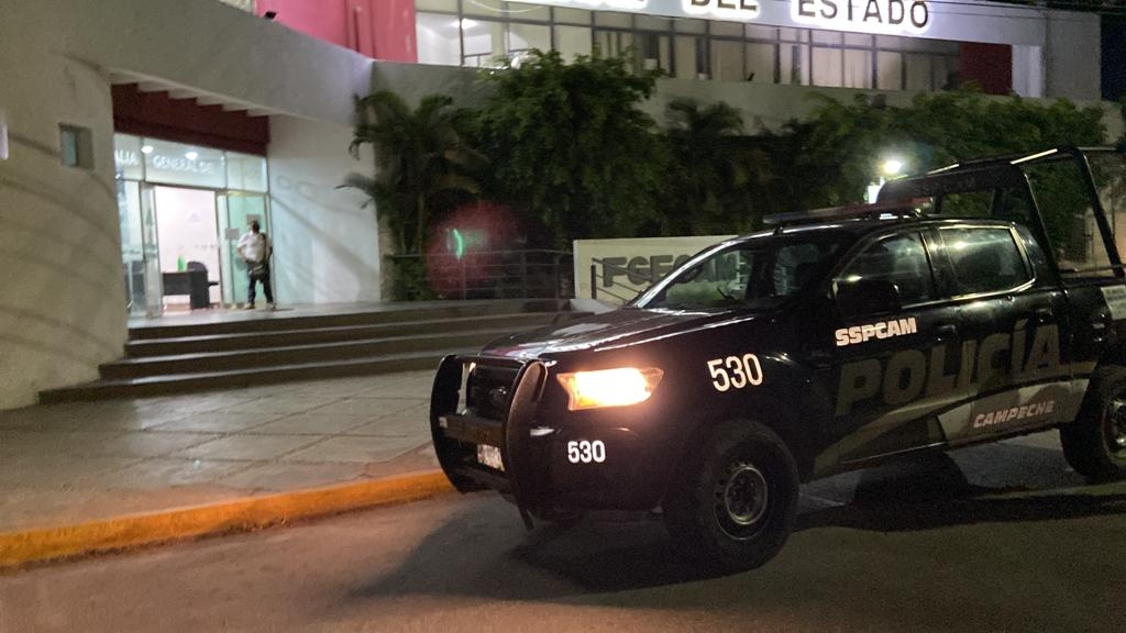 Bailarina provoca pleito de borrachos en un cabaret en Campeche; una persona terminó acuchillada