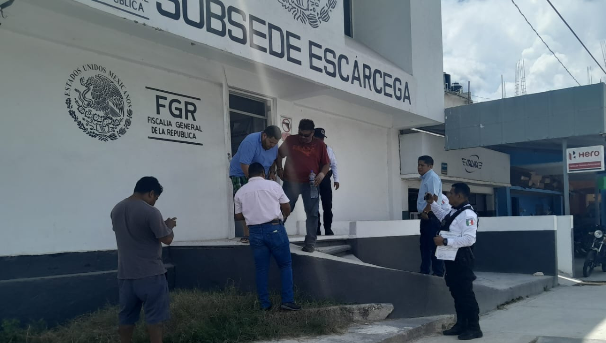 Aseguran a migrantes en Escárcega y detienen a dos presuntos 'polleros'