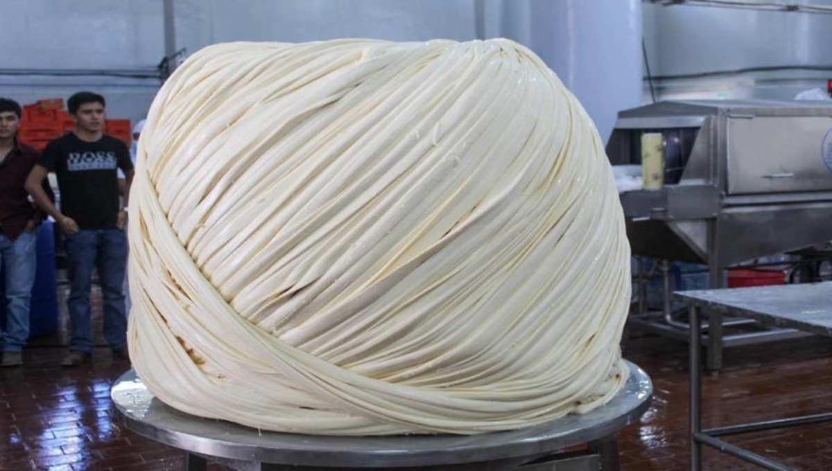 En Hidalgo, rompen récord de la bola de queso más grande del mundo