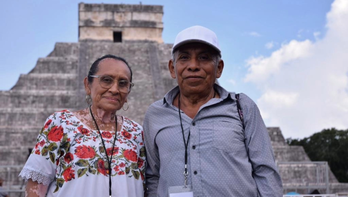 Crónica de un amor ancestral; pareja de abuelitos visita por primera vez Chichén Itzá
