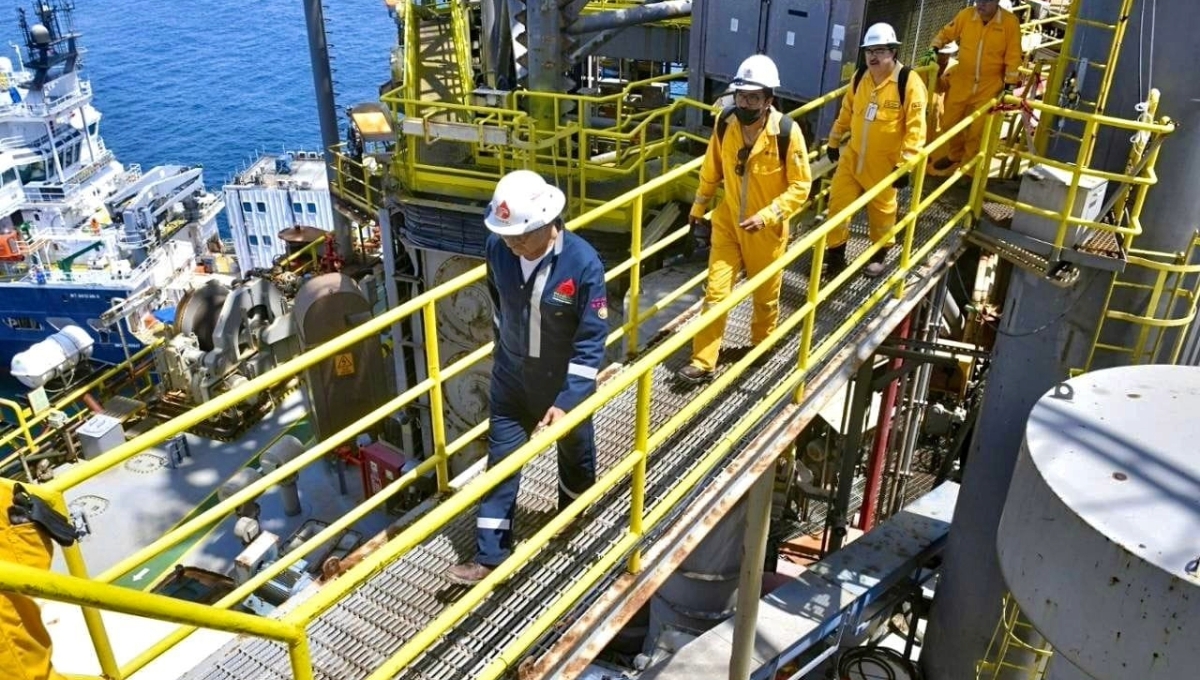 Pemex anuncia proyecto con petrolera extranjera para extraer 110 mil barriles diarios del Campo Trión