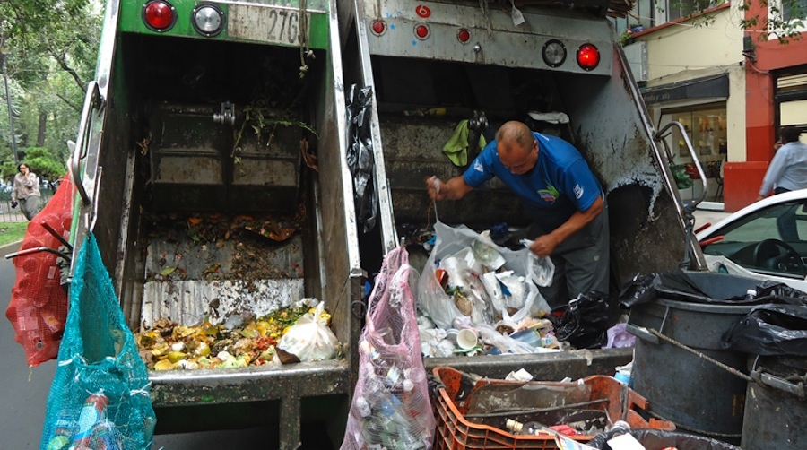 Hallan una granada dentro de un camión de basura en Lomas de Chapultepec en la CDMX
