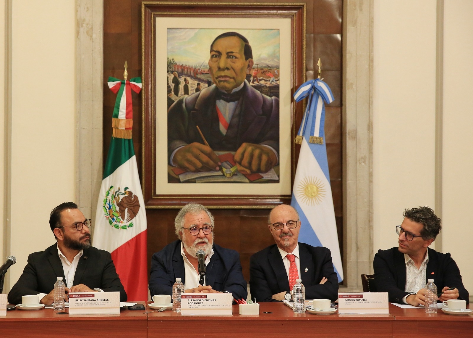 Alejandro Encinas y  Carlos Tomada se reunieron en la Secretaría de Gobernación