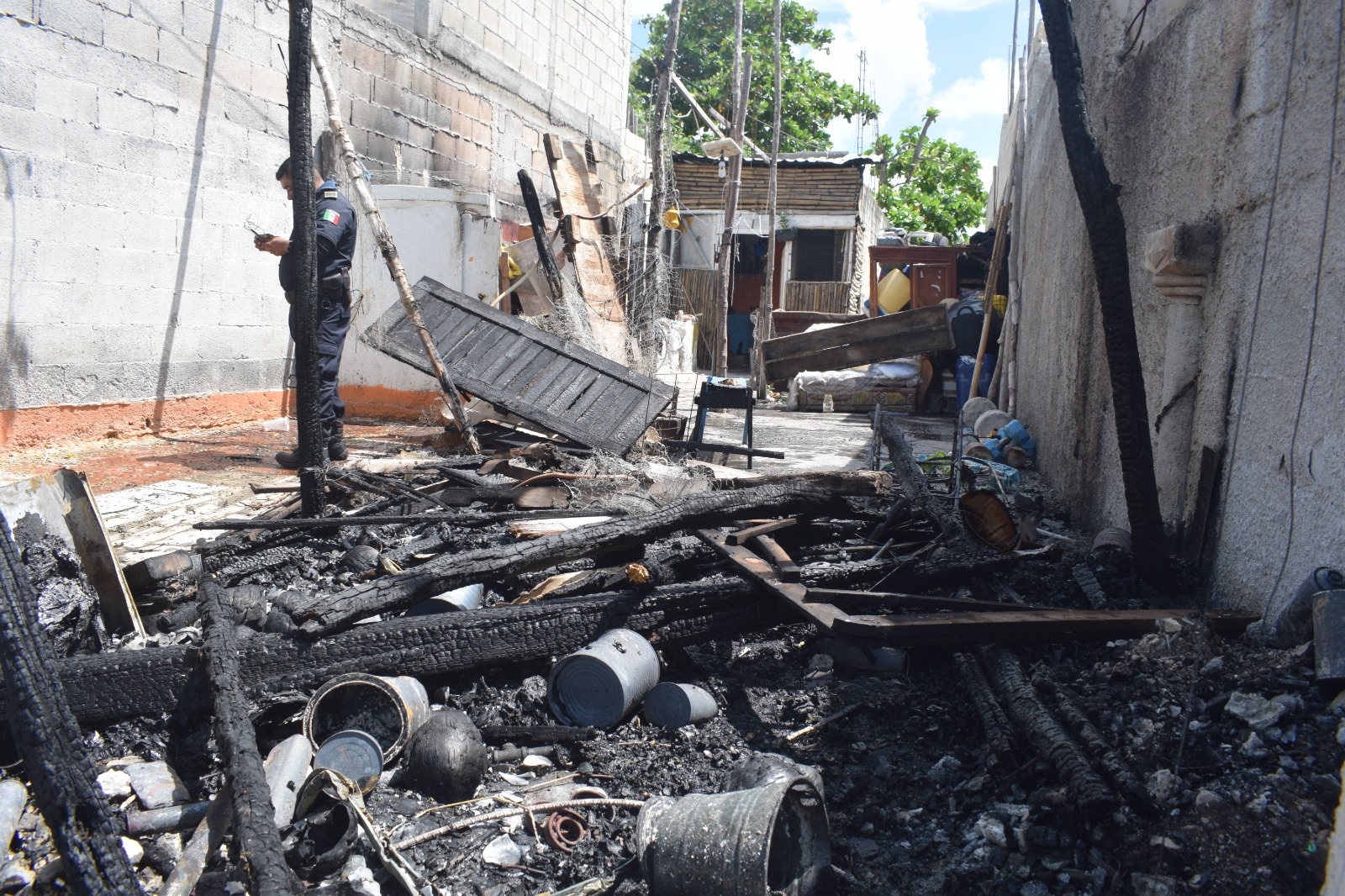 Sujeto prende fuego a casa con habitantes dentro en Progreso