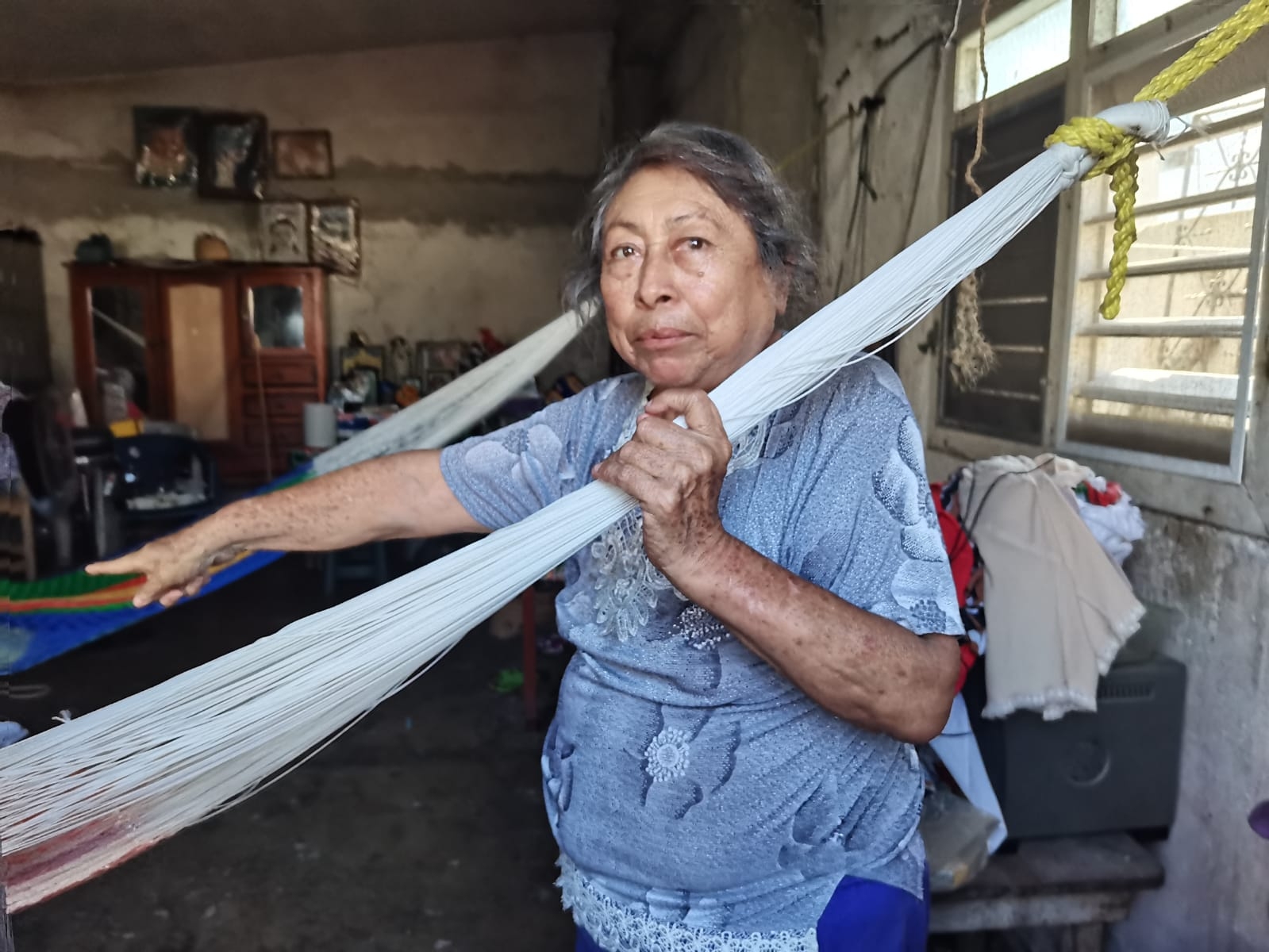 Abuelita descansaba en su hamaca y fue robada por un ladrón en Progreso