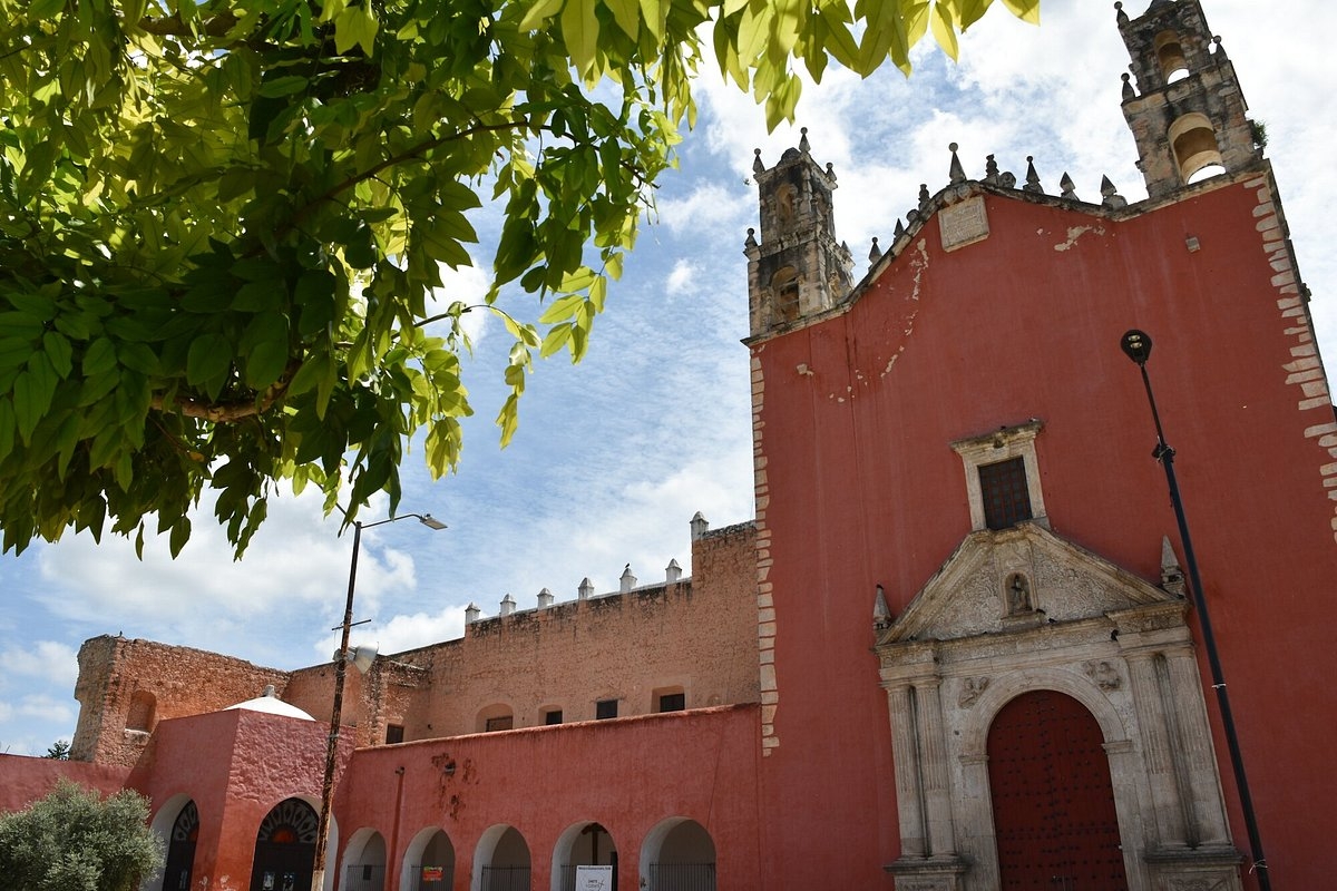 La iglesia es uno de los principales atractivos turísticos por su parecido con la catedral de Mérida