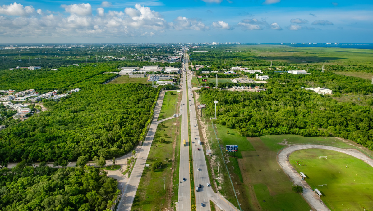 Bulevar Colosio en Cancún sorprende a viajeros; es un destino más moderno, aseguran