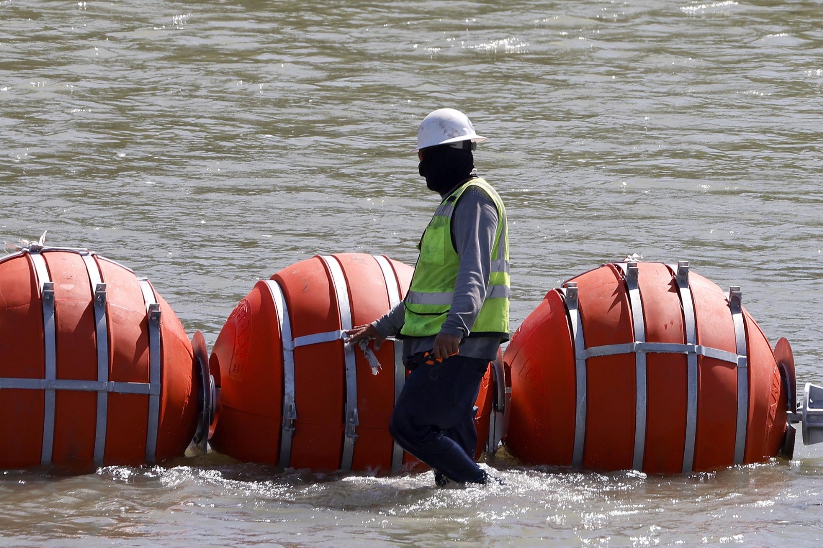 EU ordena retirar boyas del Río Bravo colocadas por Gobierno de Texas