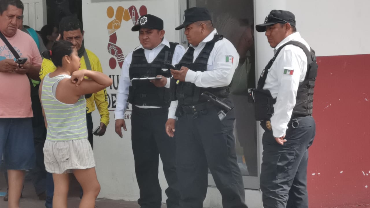 La joven llegó al mercado de la colonia Morelos para pedir auxilio