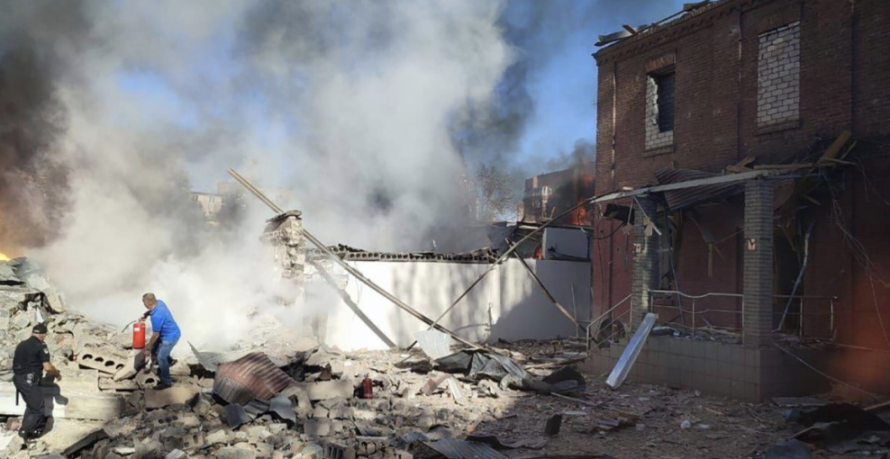 Ataques rusos a comunidades ucranianas dejan al menos cuatro muertos y decenas de heridos
