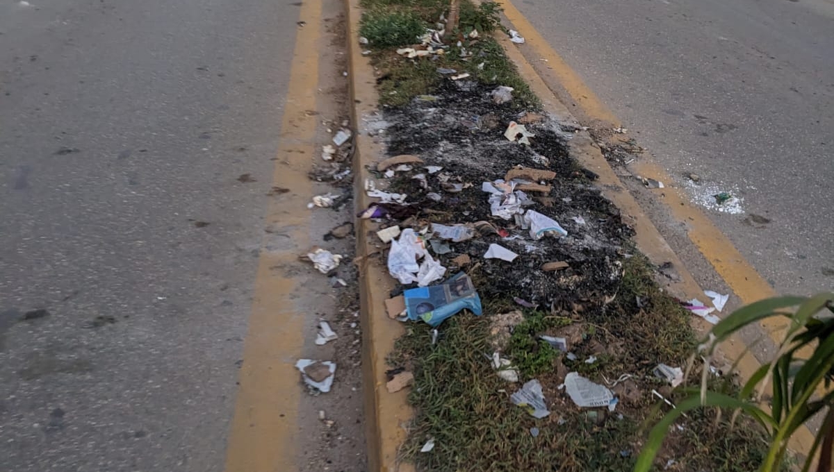 La basura por pirotecnia llenó las calles de José María Morelos