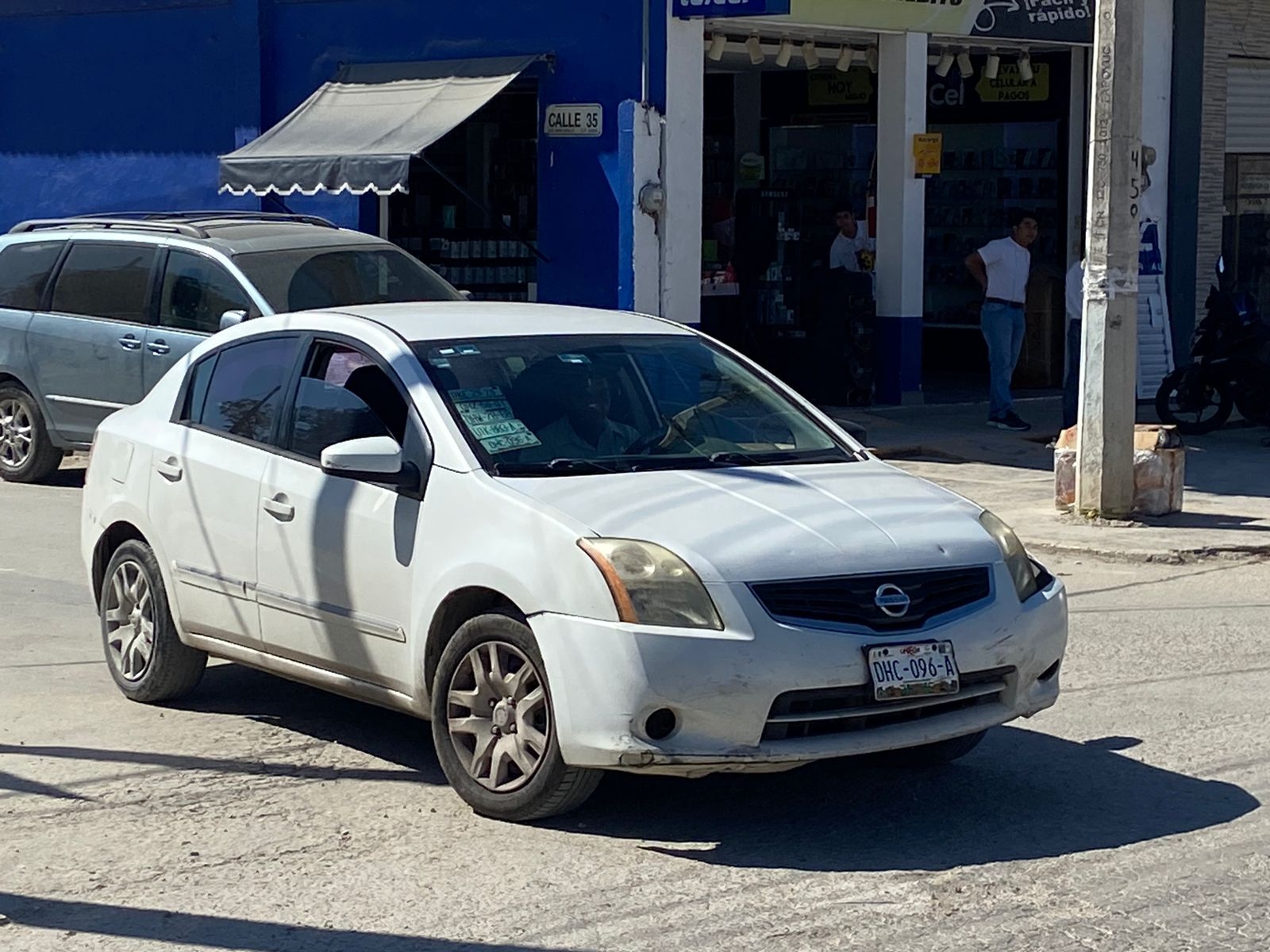 Automovilista no respeta su alto y provoca un accidente en Escárcega, Campeche