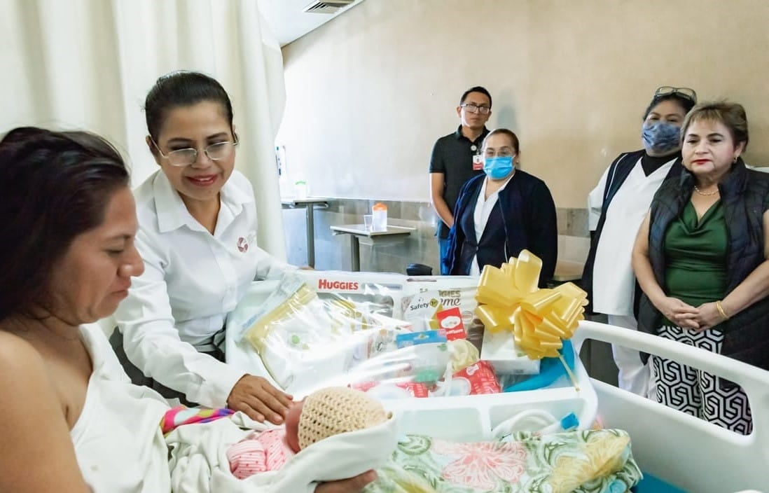 Una niña es la primera bebé del 2024 en Campeche