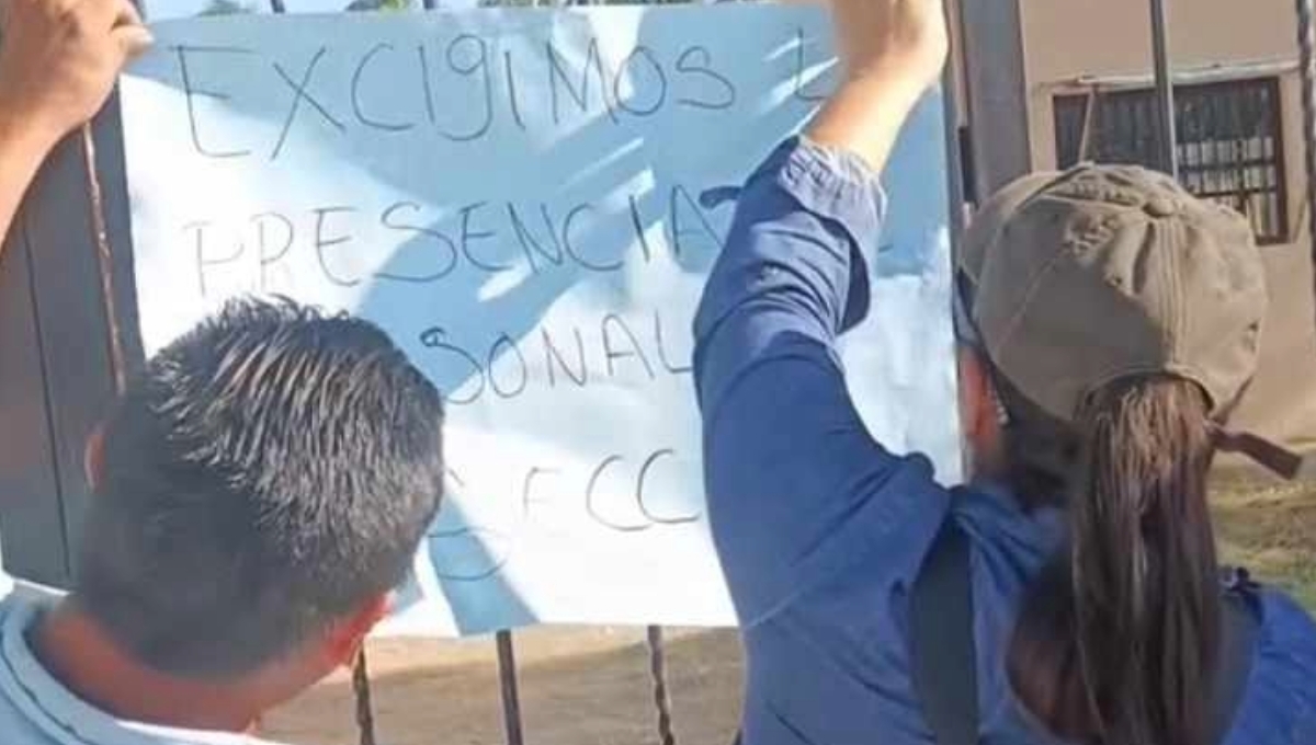 Padres de Calakmul toman una primaria para exigir que la Seduc contrate a un intendente