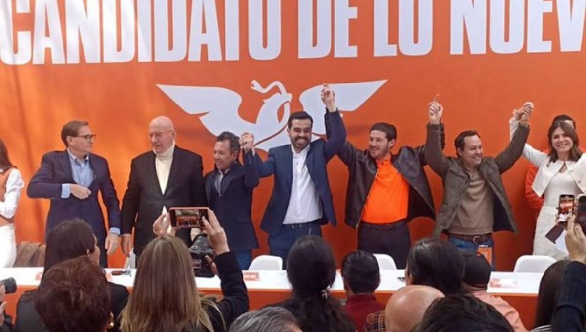 Jorge Álvarez Máynez acudió a la sede nacional de Movimient Ciudadano para reaolizar su registro como precandidato a la Presidencia de la República