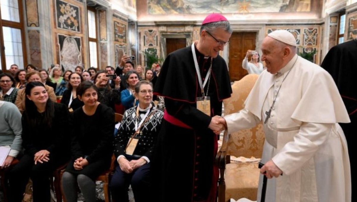 Papa Francisco vuelve a tener “un poco de bronquitis”