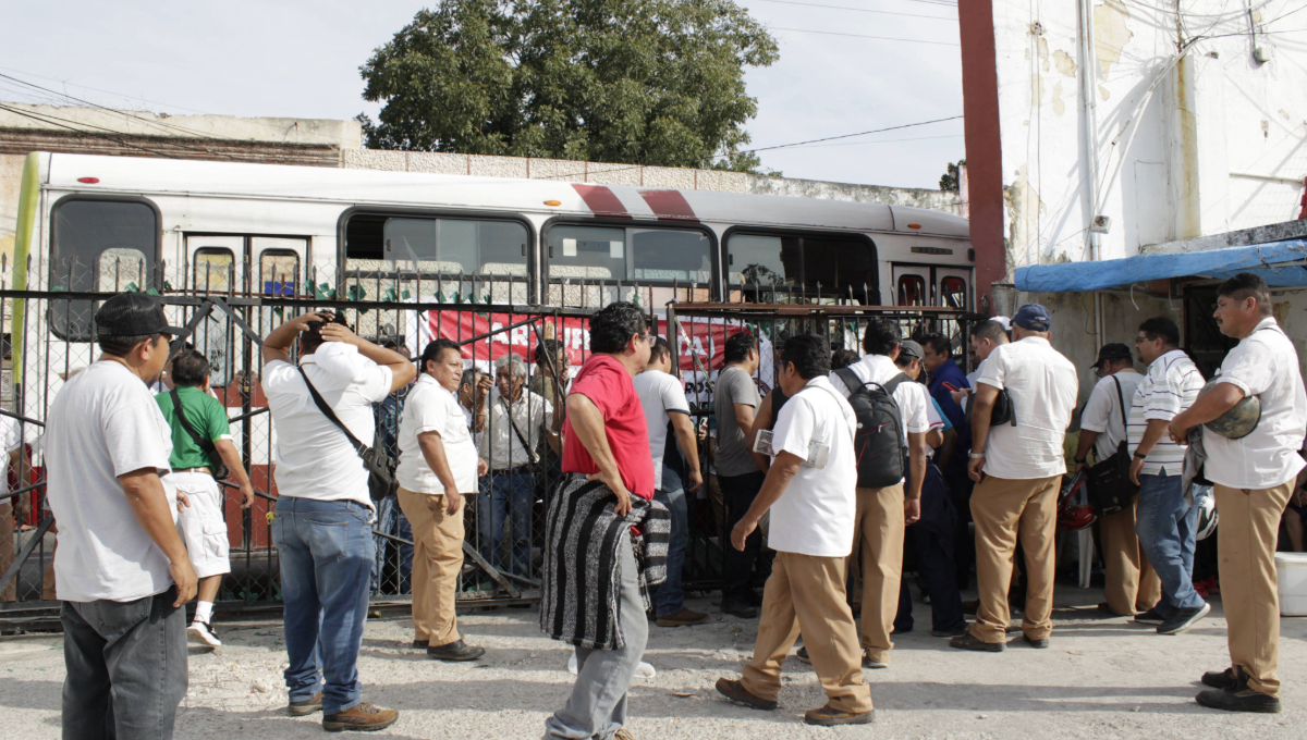 Representantes de la Alianza de Camioneros de Yucatán se reunirán con el líder sindical hoy viernes