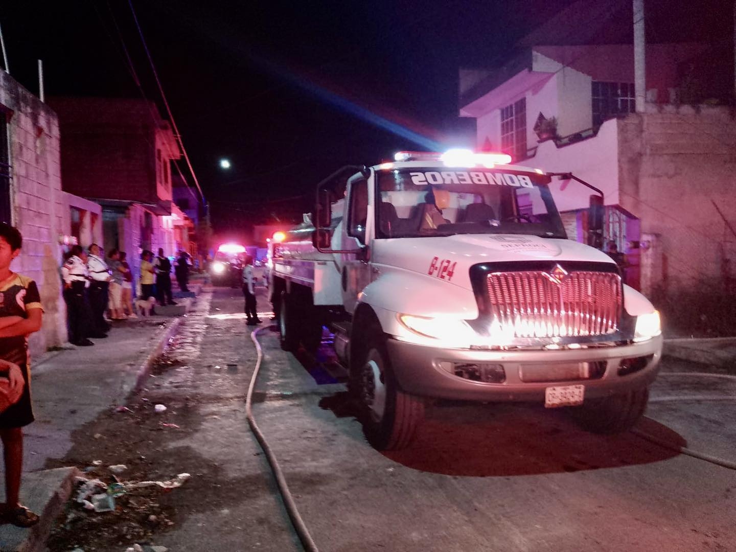 Bomberos sofocan incendio de una vivienda en Campeche